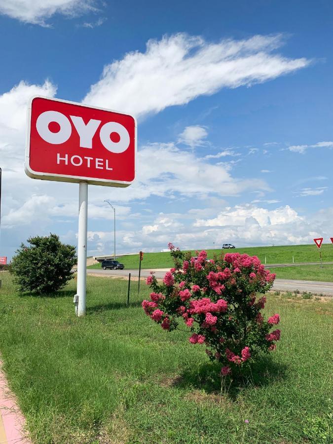 Oyo Hotel Pearsall I-35 West Zewnętrze zdjęcie