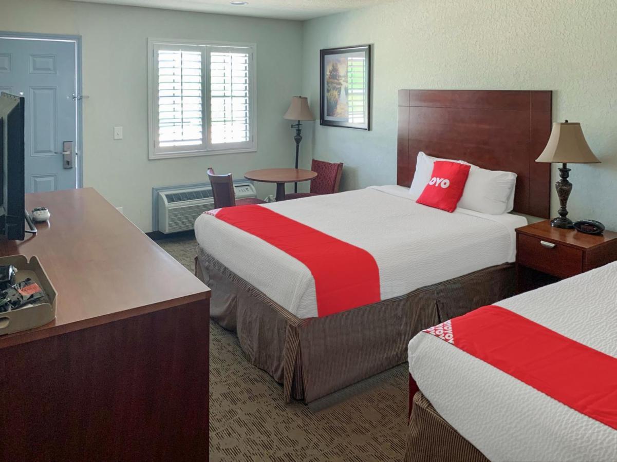 Oyo Hotel Pearsall I-35 West Zewnętrze zdjęcie