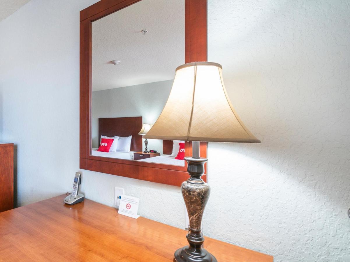 Oyo Hotel Pearsall I-35 West Zewnętrze zdjęcie