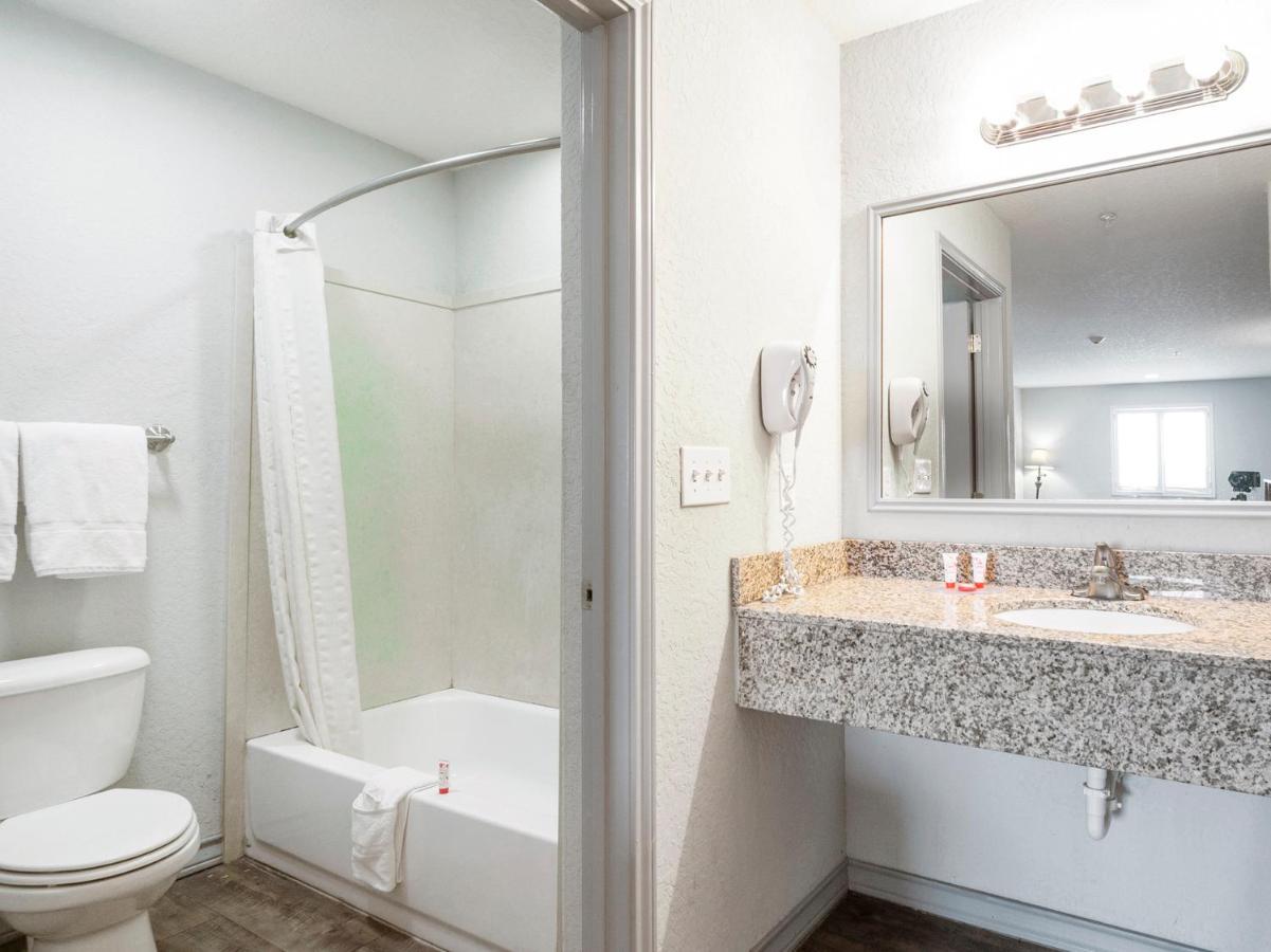 Oyo Hotel Pearsall I-35 West Zewnętrze zdjęcie