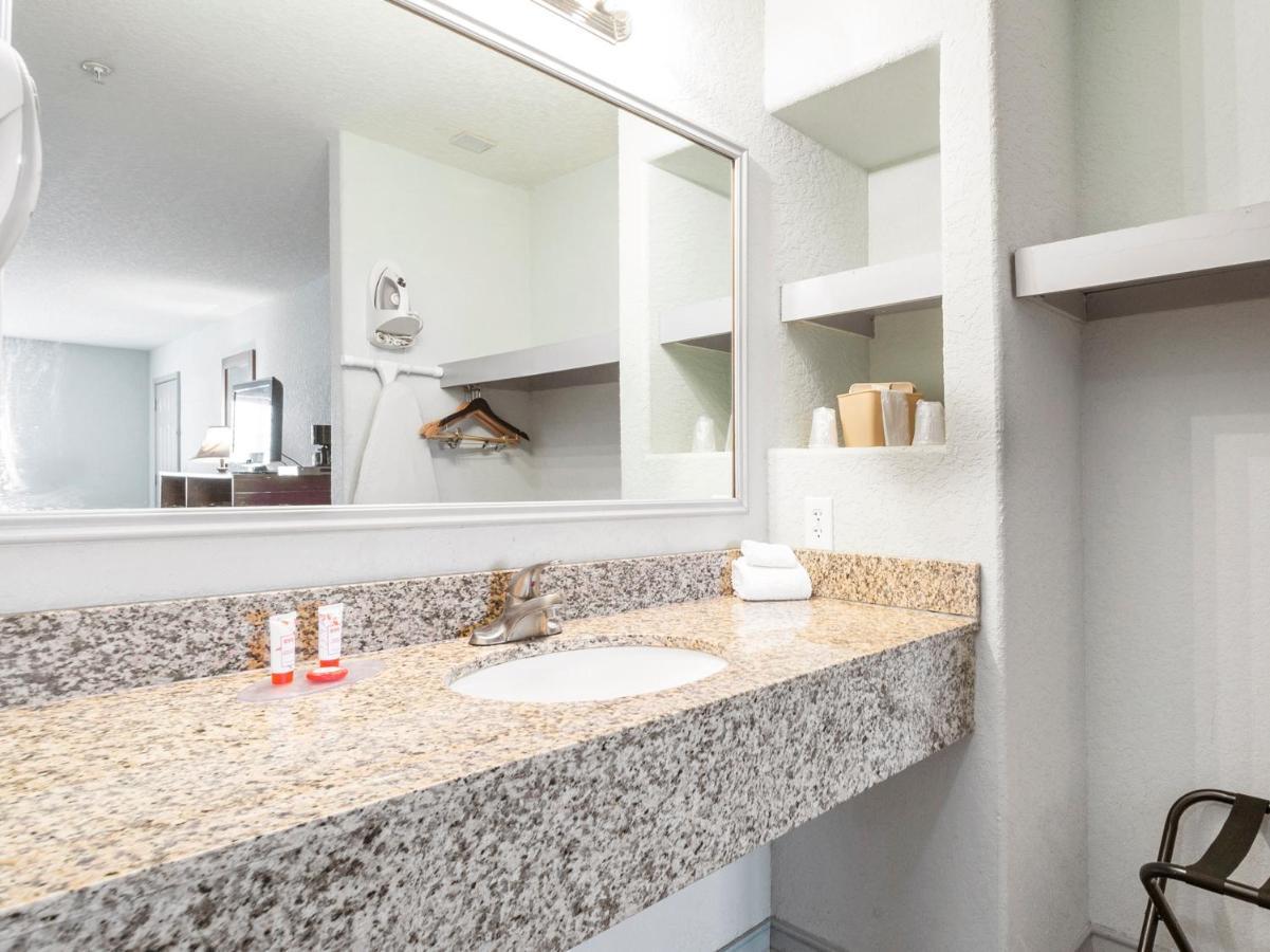 Oyo Hotel Pearsall I-35 West Zewnętrze zdjęcie